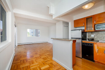 #305 – 2187 Bellevue Avenue